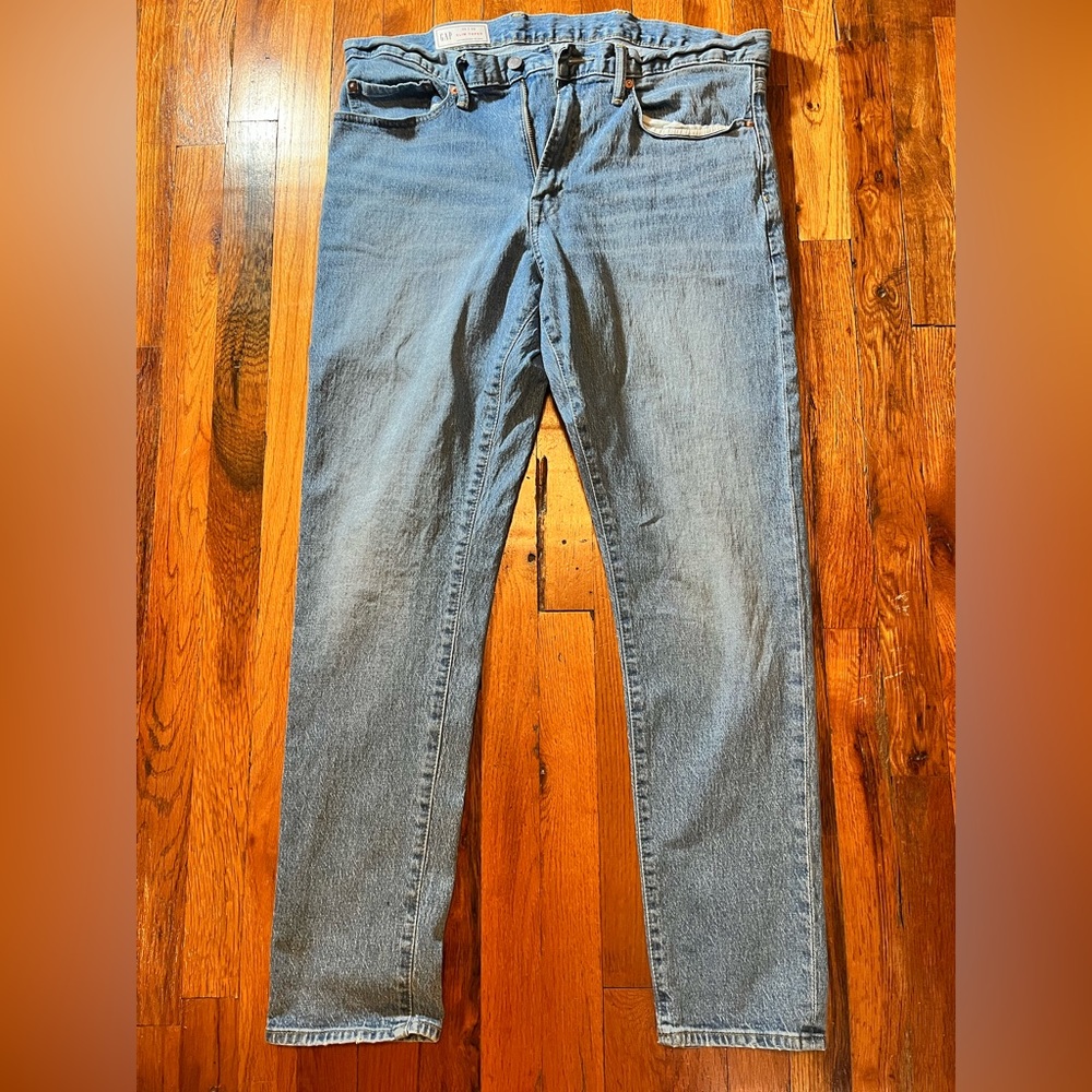 GAP Men’s 36/32 Slim Taper Straight Leg Jeans with Washwell